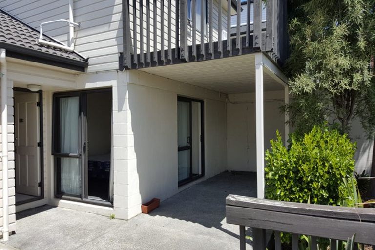 Photo of property in 8c Schnapper Rock Road, Schnapper Rock, Auckland, 0632