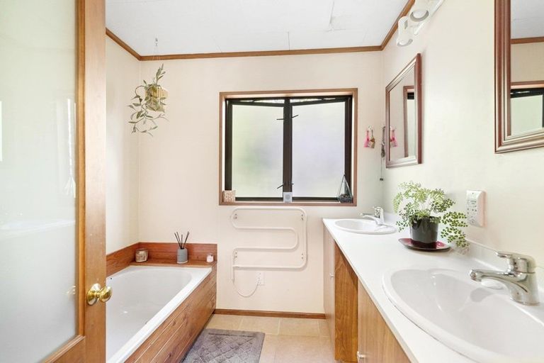 Photo of property in 279 Fernhill Road, Sunshine Bay, Queenstown, 9300