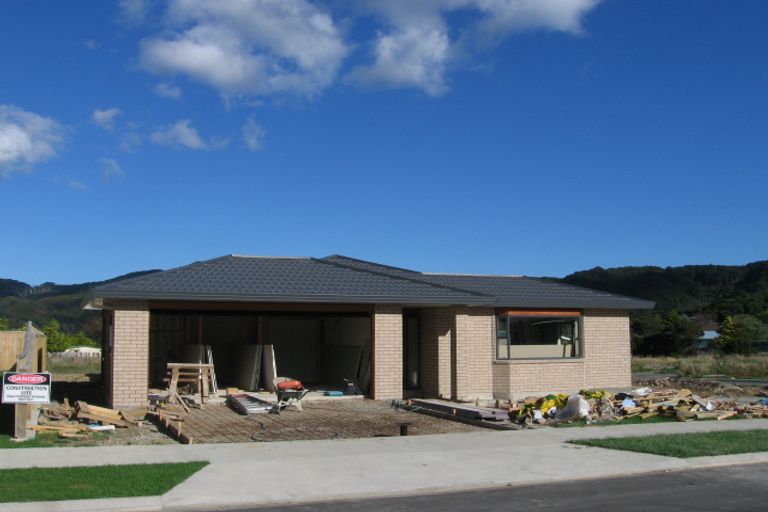 Photo of property in 15 Sun Valley Grove, Wainuiomata, Lower Hutt, 5014