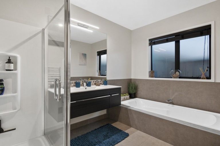 Photo of property in 82 Awataha Crescent, Pyes Pa, Tauranga, 3110