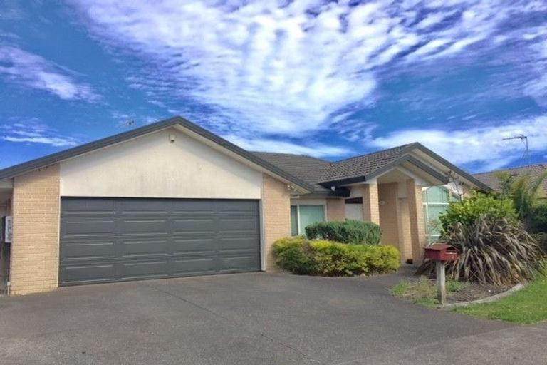 Photo of property in 12 Mellefont Close, East Tamaki Heights, Auckland, 2016