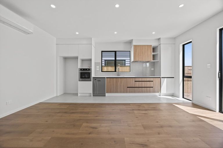 Photo of property in 12 Kaapehu Street, Karaka, 2578