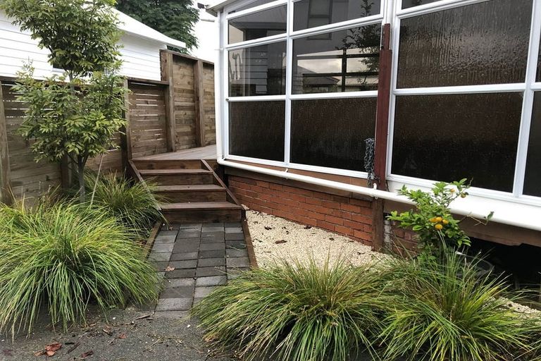 Photo of property in 101 Flanshaw Road, Te Atatu South, Auckland, 0610