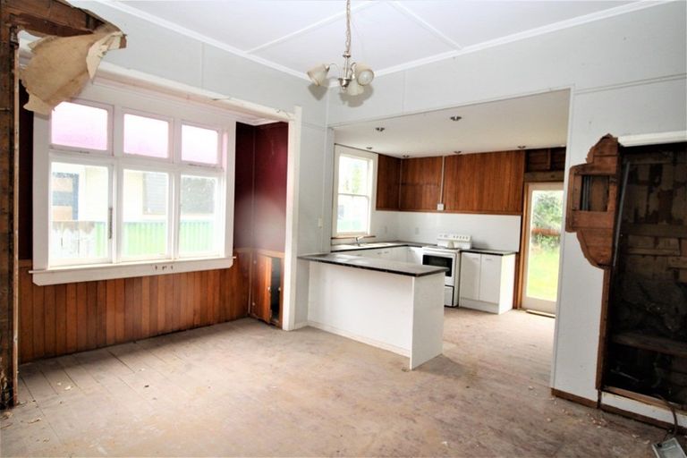 Photo of property in 32 Ross Street, Woodville, 4920