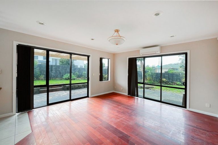 Photo of property in 28 Waimanu Bay Drive, Te Atatu Peninsula, Auckland, 0610