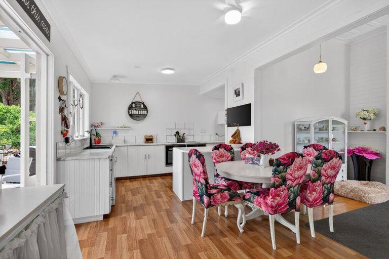 Photo of property in 32 Franklin Road, Paparoa, 0571