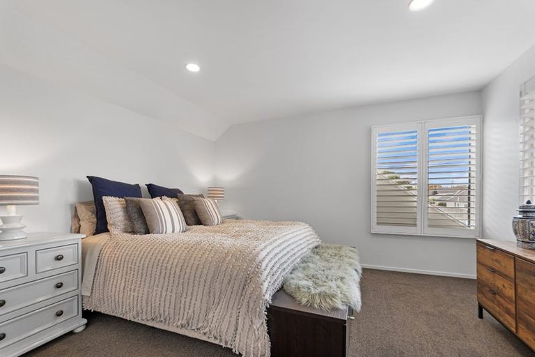 Photo of property in 100 Gardiners Road, Harewood, Christchurch, 8051