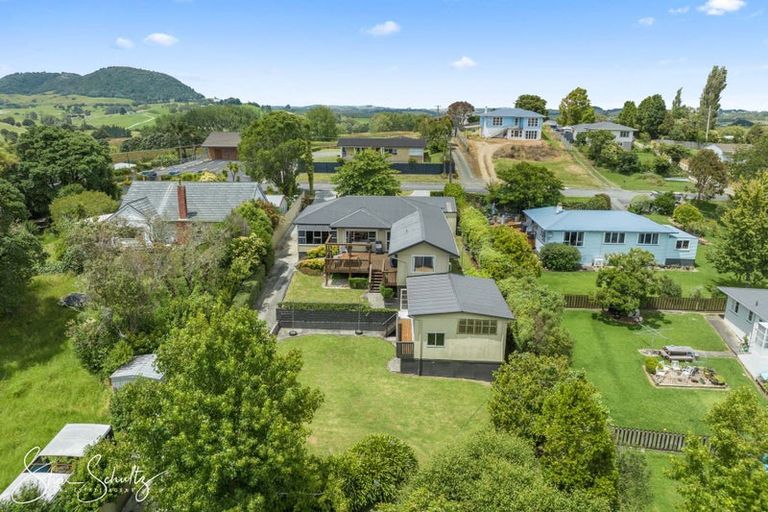 Photo of property in 21 View Street, Maungaturoto, 0520