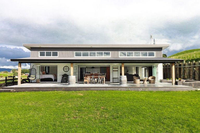 Photo of property in 143e Smith Road, Dannevirke, 4978
