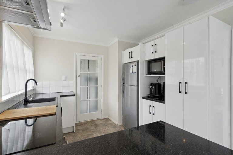 Photo of property in 2 Selwyn Street, Levin, 5510