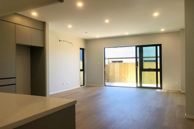 Photo of property in 20 Waimarie Drive, Karaka, 2578