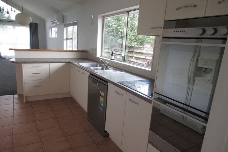 Photo of property in 5 Adrian Grove, Waikanae Beach, Waikanae, 5036