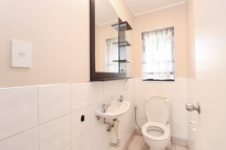 Photo of property in 1 Eroni Clarke Close, Flat Bush, Auckland, 2019