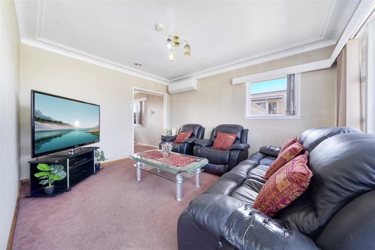 Photo of property in 2/116 Wallace Road, Papatoetoe, Auckland, 2025