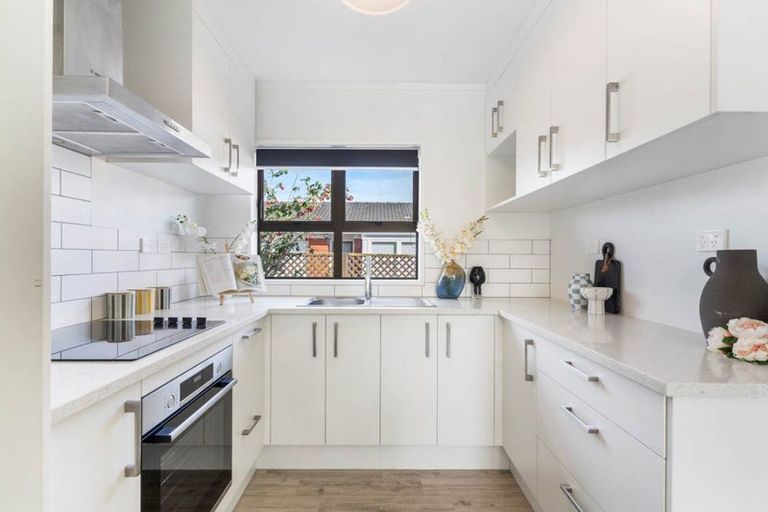 Photo of property in 2/282 Shirley Road, Papatoetoe, Auckland, 2025