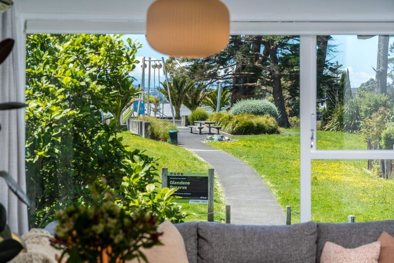 Photo of property in 6 Thornlow Street, Glendene, Auckland, 0602