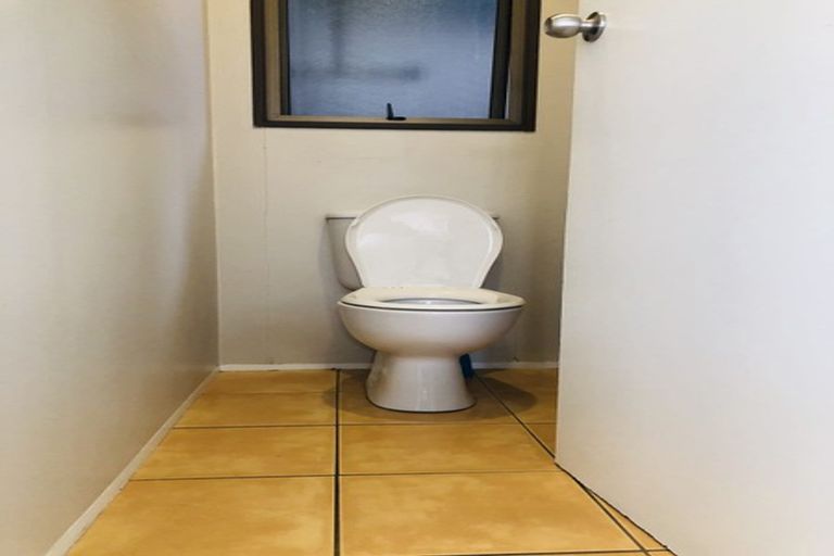 Photo of property in 11 Halldene Terrace, Red Beach, 0932