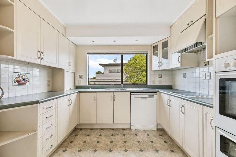 Photo of property in 1/43 Eastcliffe Road, Castor Bay, Auckland, 0620