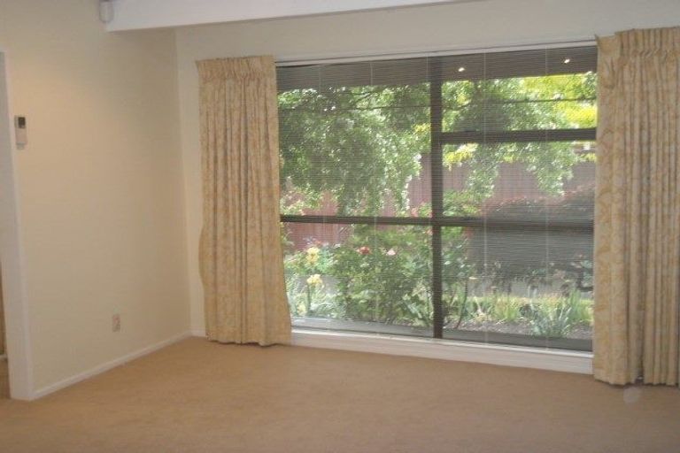 Photo of property in 15 Camberwell Place, Avonhead, Christchurch, 8042