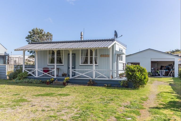 Photo of property in 10 Mahuri Street, Himatangi Beach, Foxton, 4891