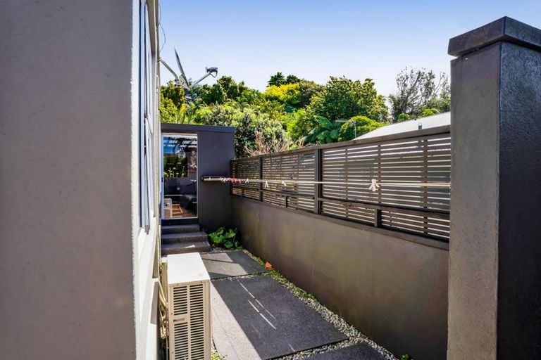 Photo of property in 70 Seaview Road, Marfell, New Plymouth, 4310
