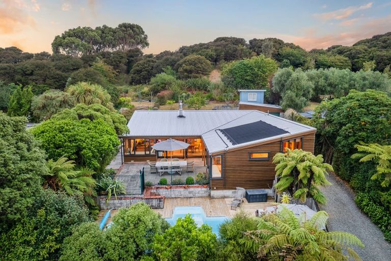 Photo of property in 48 Matai Road, Raumati South, Paraparaumu, 5032