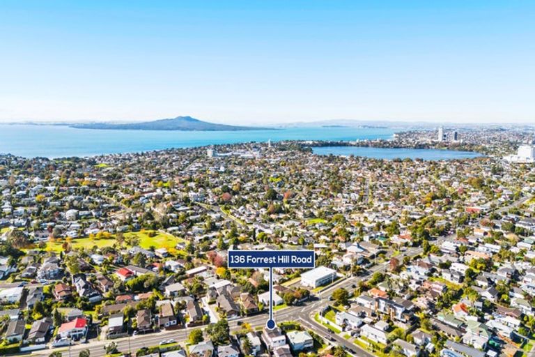 Photo of property in 136c Forrest Hill Road, Forrest Hill, Auckland, 0620