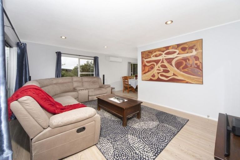Photo of property in 1/54 Stapleford Crescent, Browns Bay, Auckland, 0630