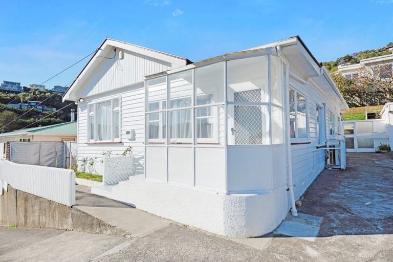 Photo of property in 36 Avon Street, Island Bay, Wellington, 6023
