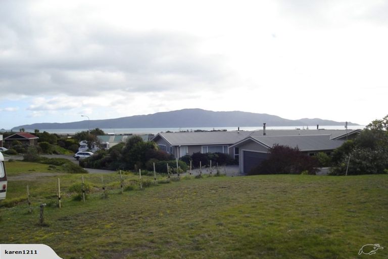 Photo of property in 19 Sunset Terrace, Waikanae Beach, Waikanae, 5036