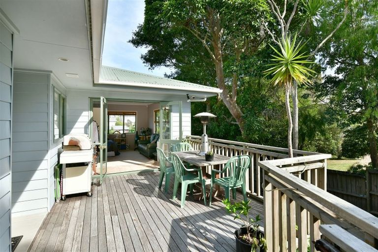 Photo of property in 33a Kia Ora Road, Beach Haven, Auckland, 0626