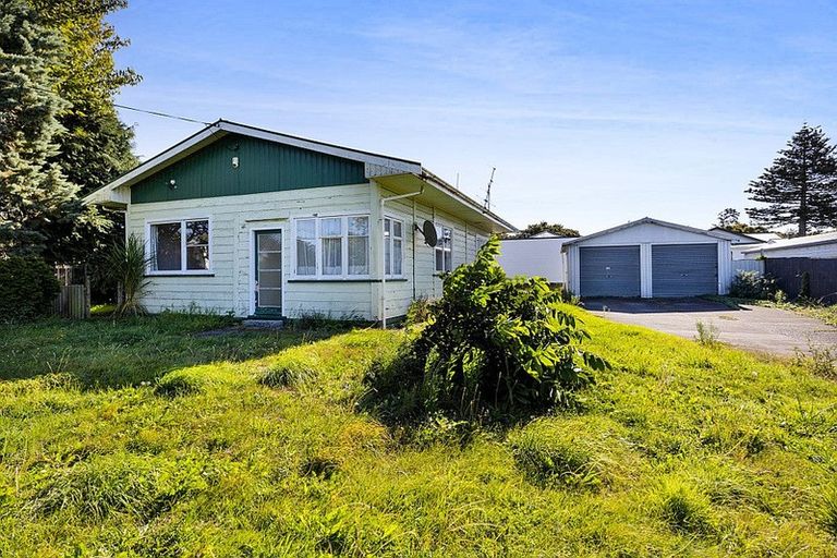 Photo of property in 35 Gladstone Street, Hawera, 4610