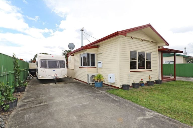 Photo of property in Ezi Clean Venetions, 604 Miller Street, Hastings, 4122