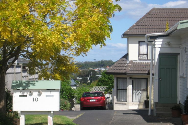 Photo of property in 1/10 Knights Road, Rothesay Bay, Auckland, 0630