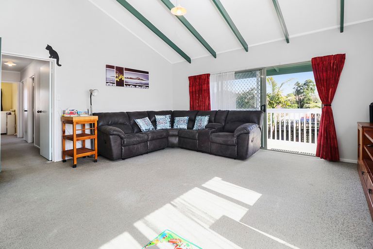 Photo of property in 1/62 Savoy Road, Glen Eden, Auckland, 0602