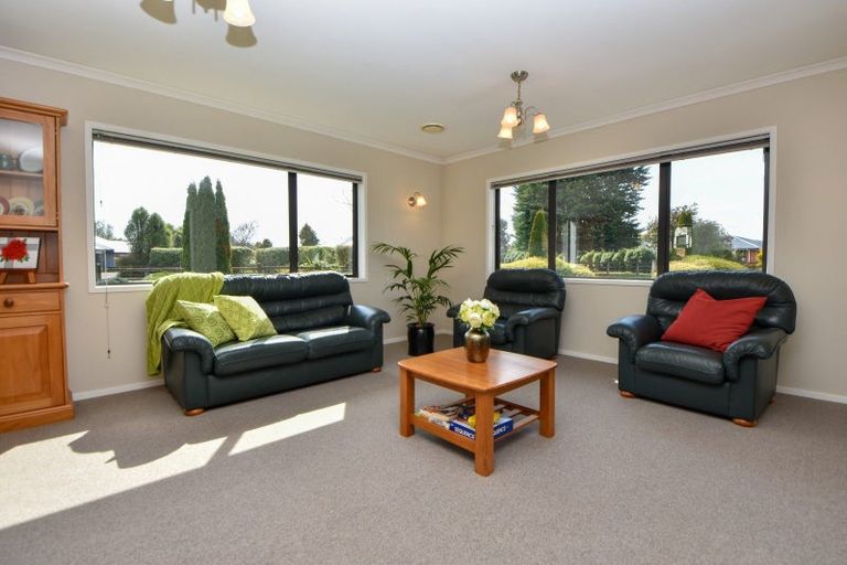 Photo of property in 5 The Glade, Carterton, 5713