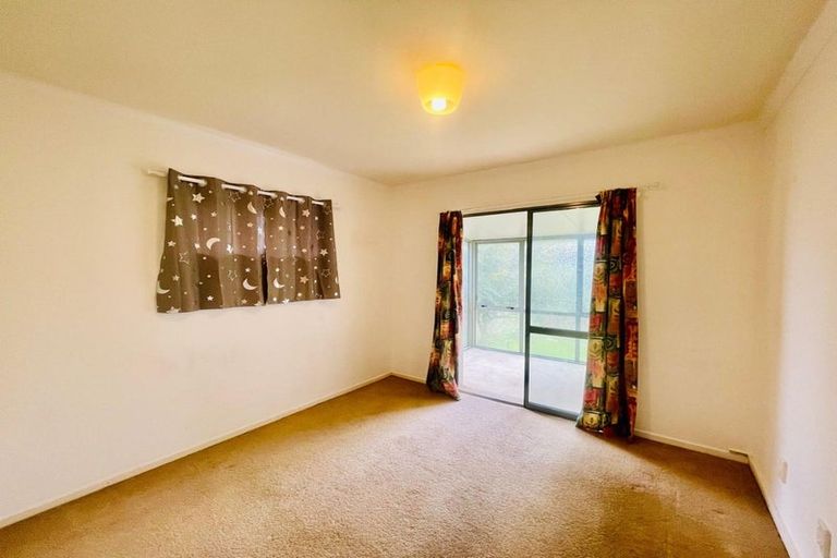 Photo of property in 10 Wheaton Place, Glen Eden, Auckland, 0602