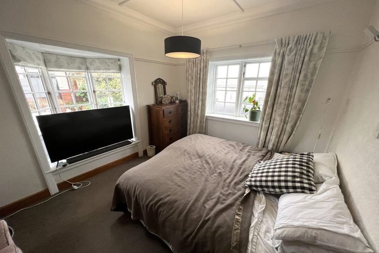 Photo of property in 132 Lyall Parade, Lyall Bay, Wellington, 6022