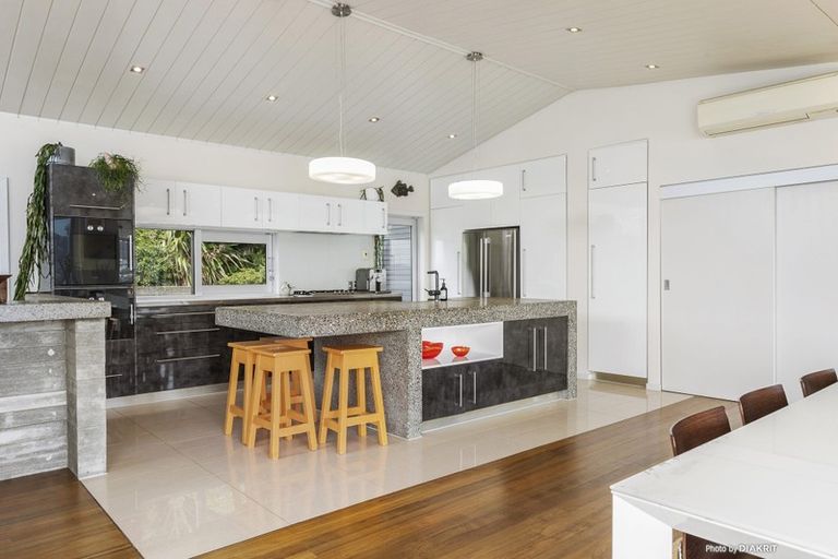 Photo of property in 6 Zaida Way, Maupuia, Wellington, 6022