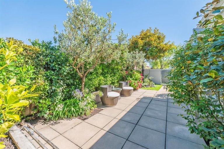 Photo of property in 49 Coolspring Way, Redwood, Christchurch, 8051