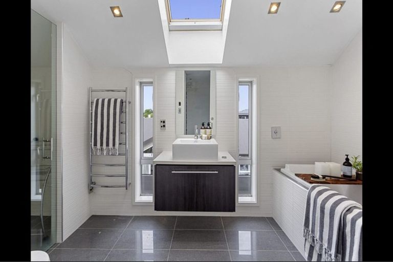 Photo of property in 20 Queens Avenue, Merivale, Christchurch, 8014