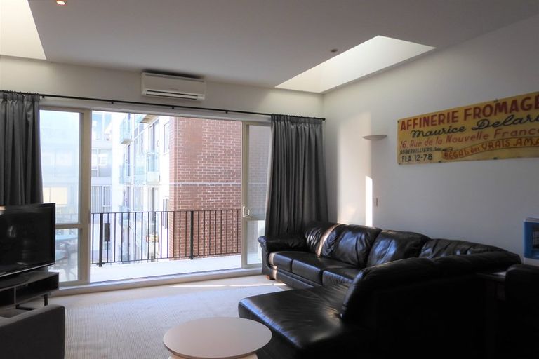 Photo of property in De Vere Apartments, 2/23 Tennyson Street, Te Aro, Wellington, 6011