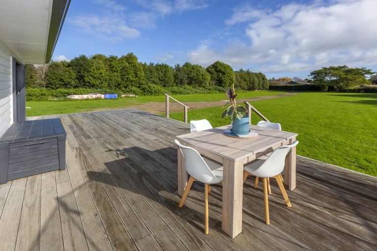 Photo of property in 12 Faydon Close, Ohau, Levin, 5570