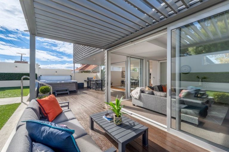 Photo of property in 33 Luplau Crescent, Cockle Bay, Auckland, 2014
