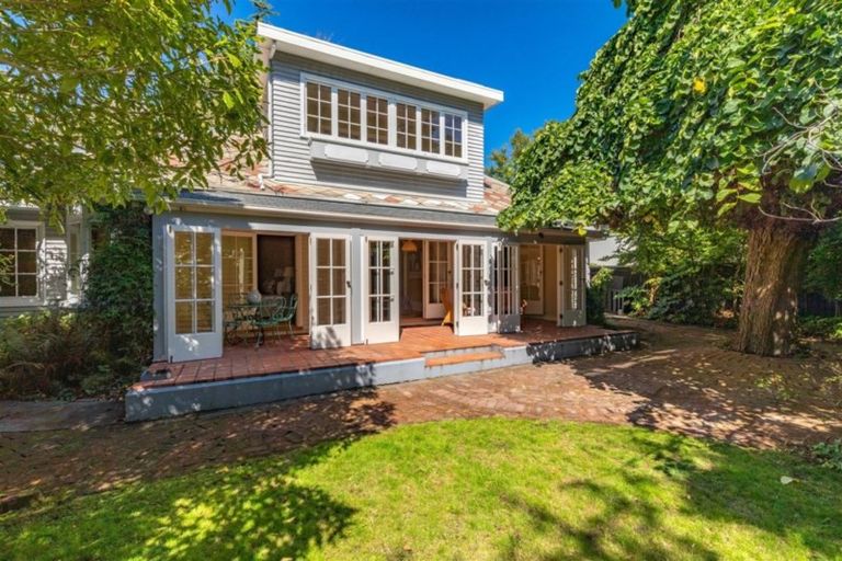 Photo of property in 27 Leinster Road, Merivale, Christchurch, 8014