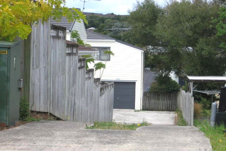 Photo of property in 2/22 Lambrown Drive, Totara Vale, Auckland, 0629