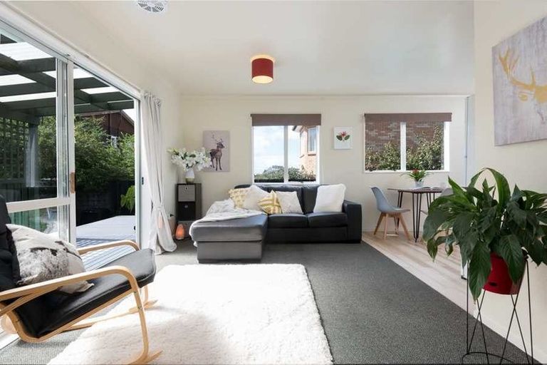 Photo of property in 2/36 Rimu Street, New Lynn, Auckland, 0600