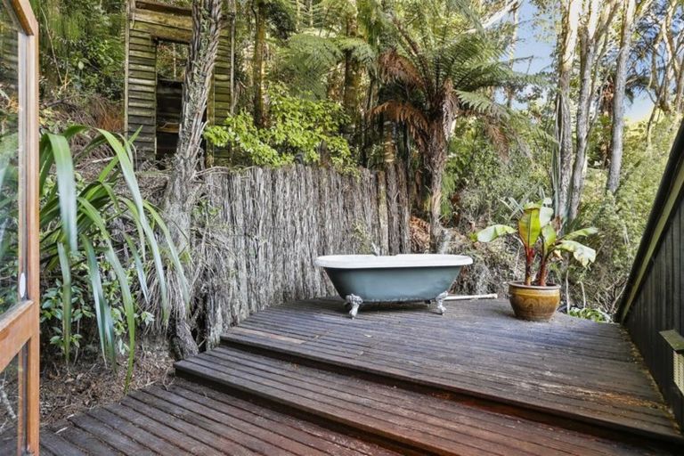 Photo of property in 128 Opanuku Road, Henderson Valley, Auckland, 0612