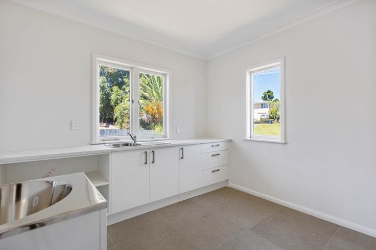 Photo of property in 17a Kereru Street, Henderson, Auckland, 0612
