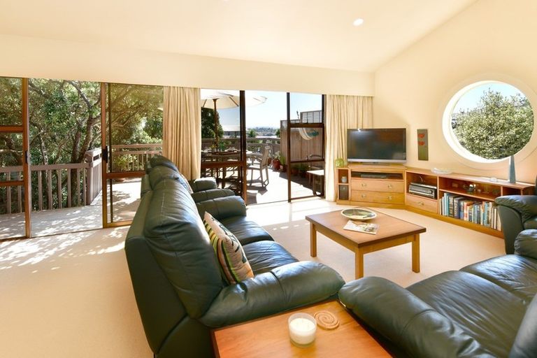 Photo of property in 1/4 John Dee Crescent, Red Beach, 0932